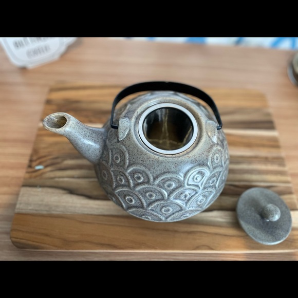 Stone Detailed Teapot - Picture 4 of 7